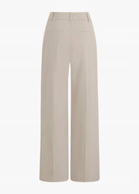 Favorite Daughter - Everyone's Favorite Pant