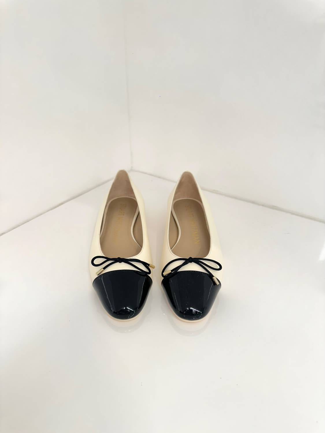 Stuart Weitzman - Women's Sleek Bow Flat Sandal