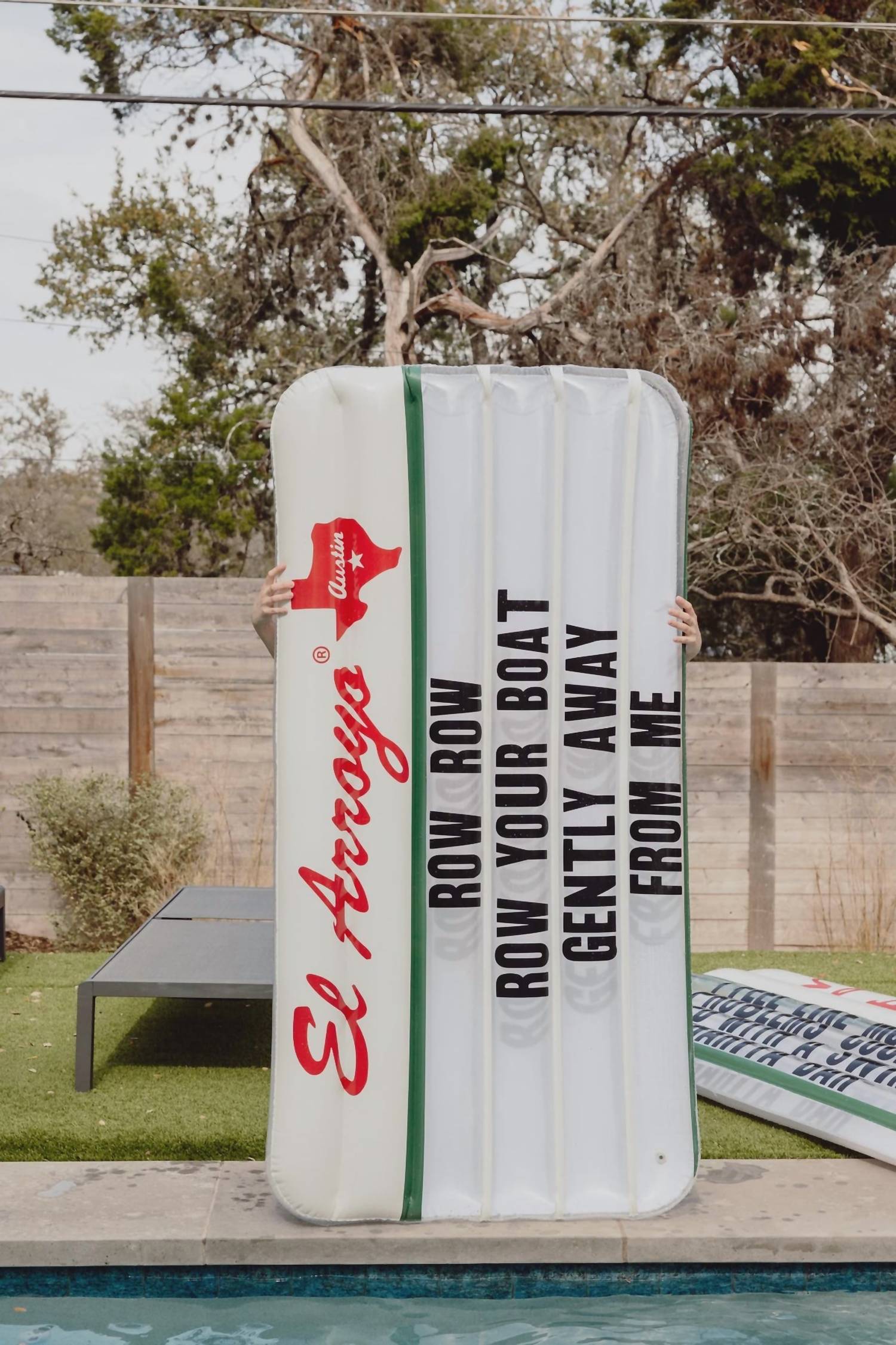 El Arroyo - Row Away Pool Float