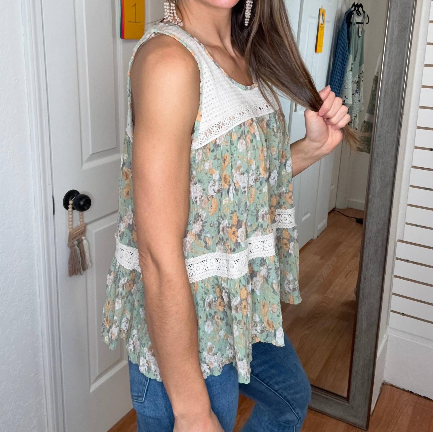 Pol - Ariana Sleevless Top