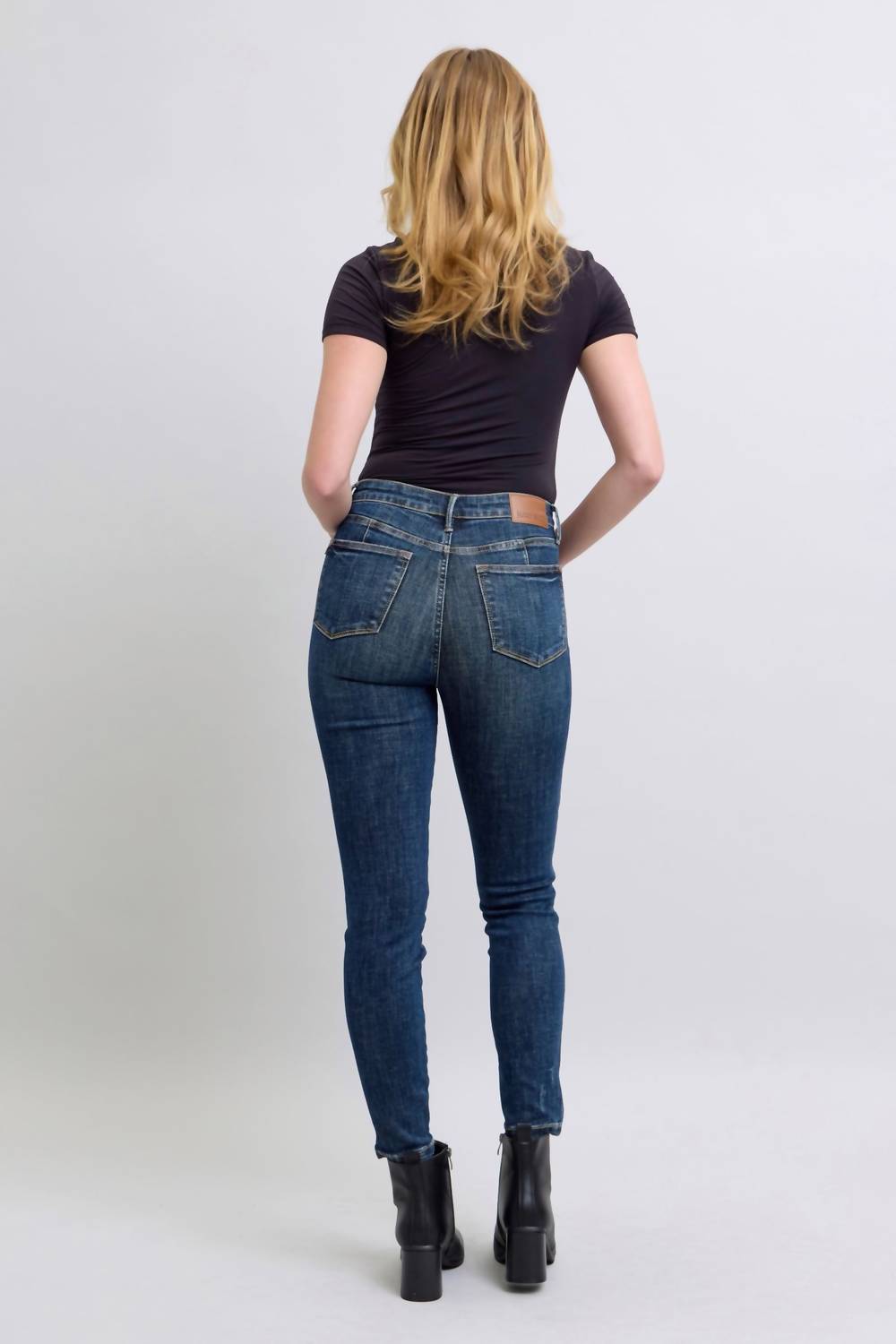Judy Blue - Mid Rise Tummy Vintage Wash Skinny Jeans