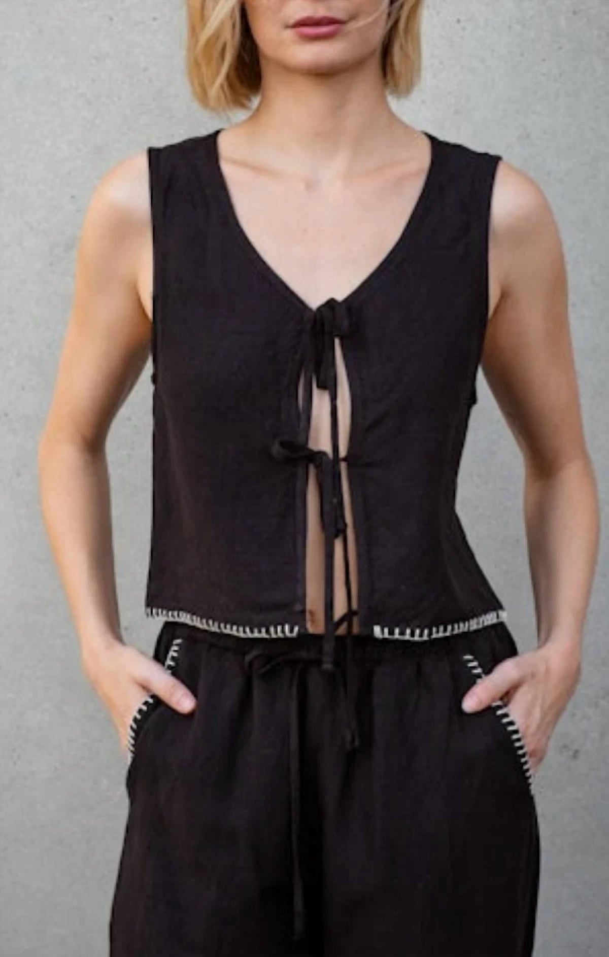 Caydn - Women's Lulu Tie Front V-neck Vest
