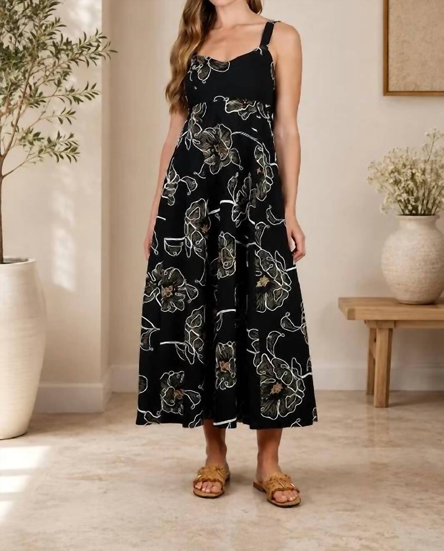 Blu Pepper - Floral Embroidered Spaghetti Strap Midi Dress