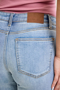 Judy Blue - Mid Rise Wide Crop Jeans