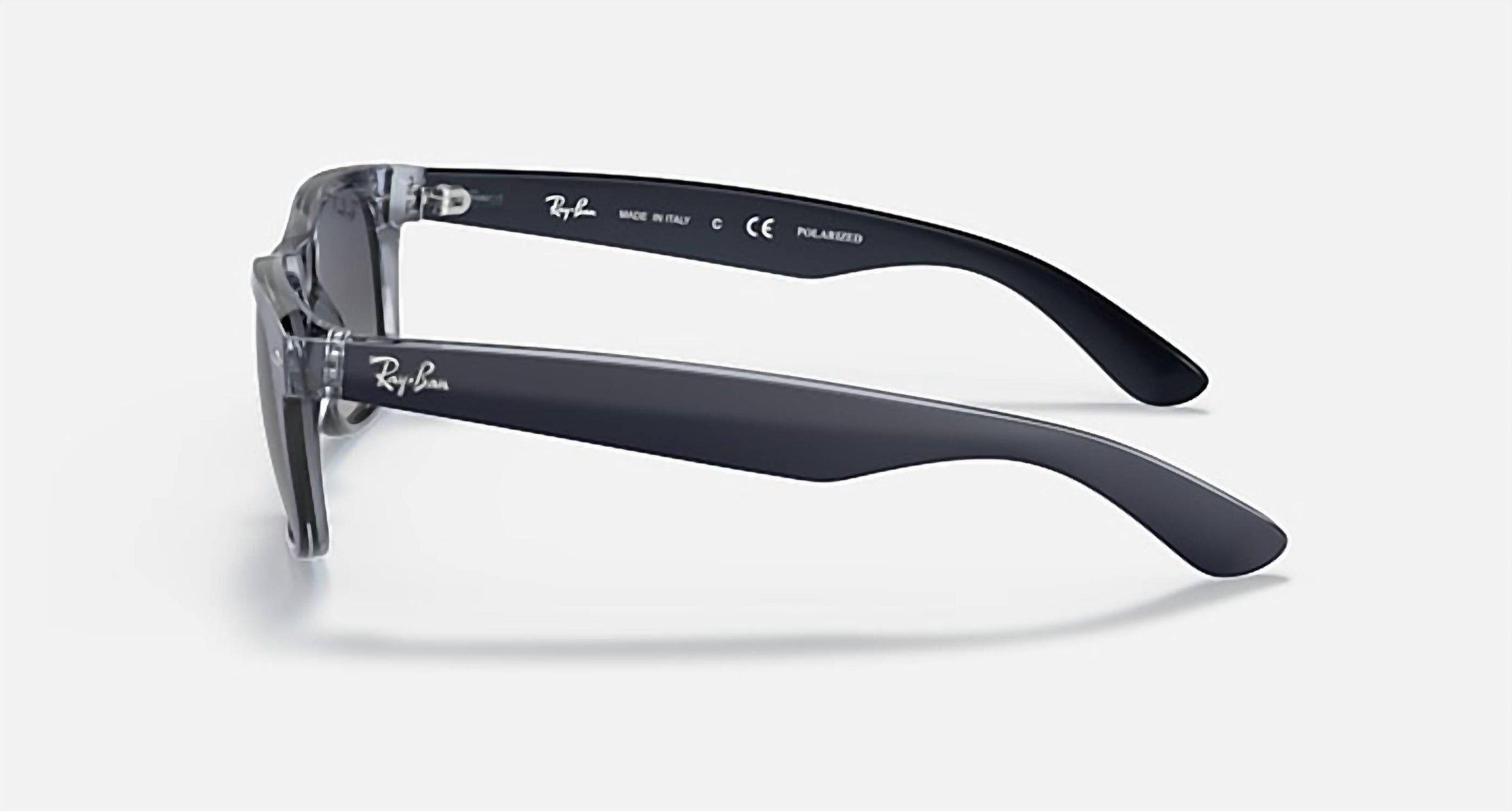 Ray Ban - New Wayfarer Classic Medium Polarized Sunglasses Rb2132 660778
