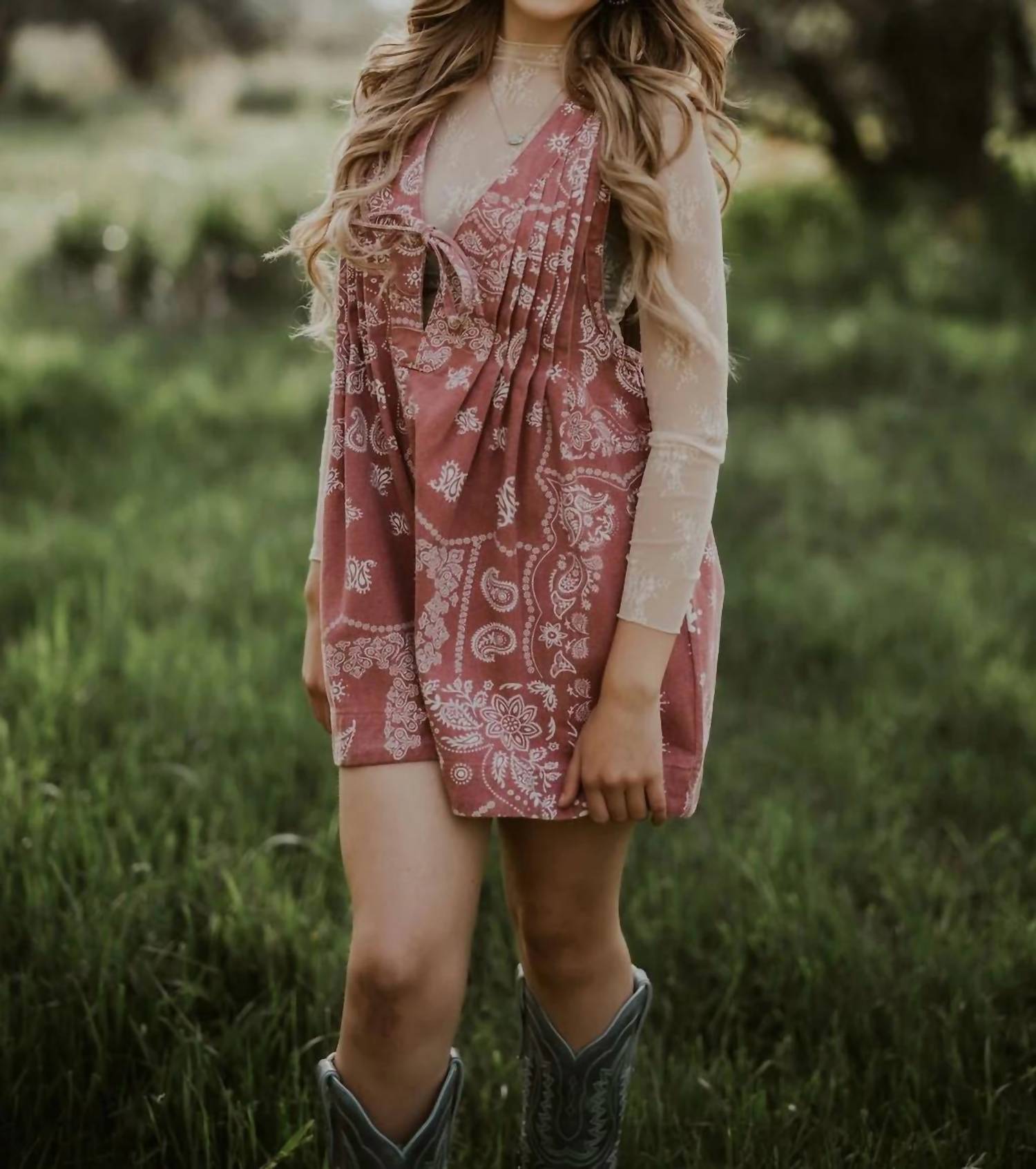 Veveret - Printed Pleated V-neck Romper