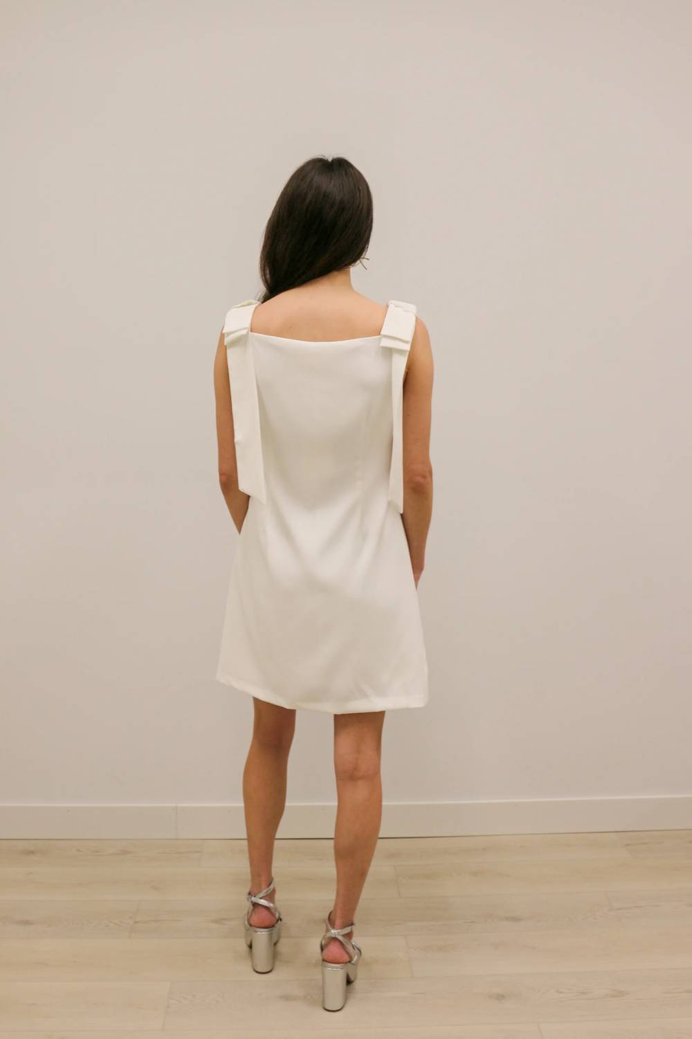 Entro - Kathleen Modern Bow Accent Mini Dress