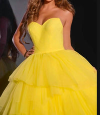 Jovani - Sweetheart Tiered Ballgown