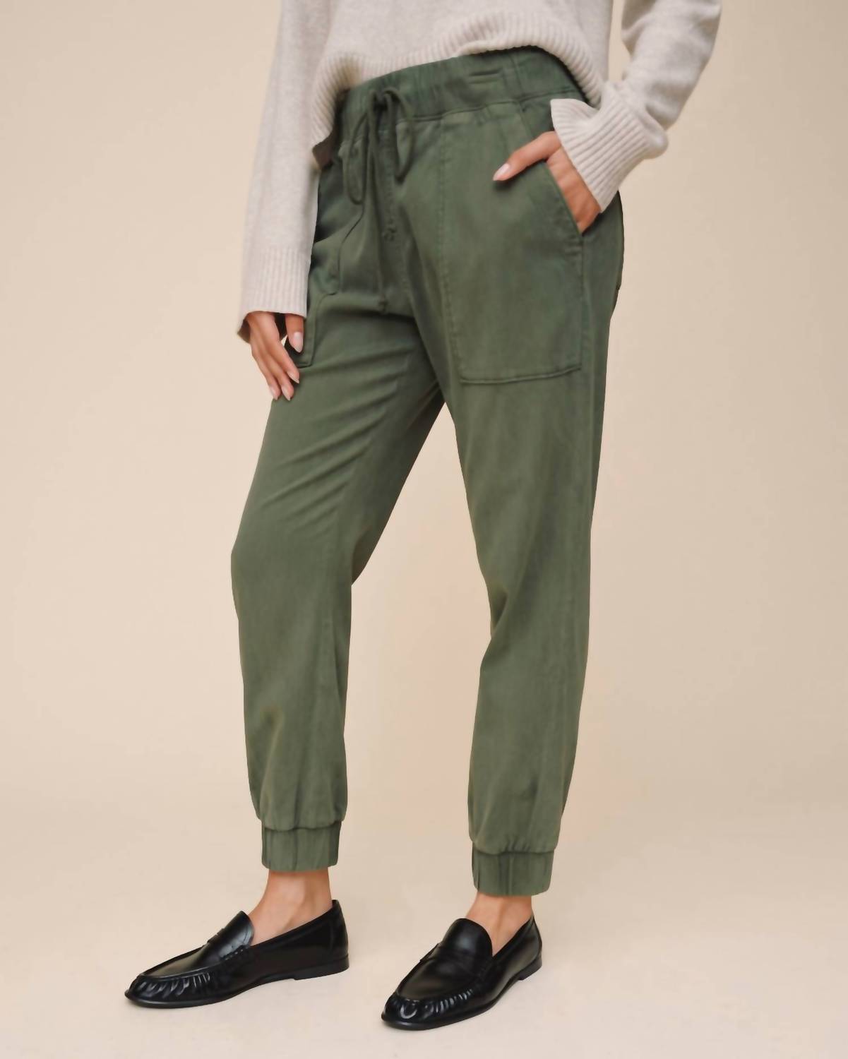 Bella Dahl Pocket Jogger Pants in fern - women's pants - detail view