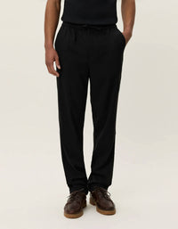 Les Deux Como Tapered Drawstring Pant in black - men's pants