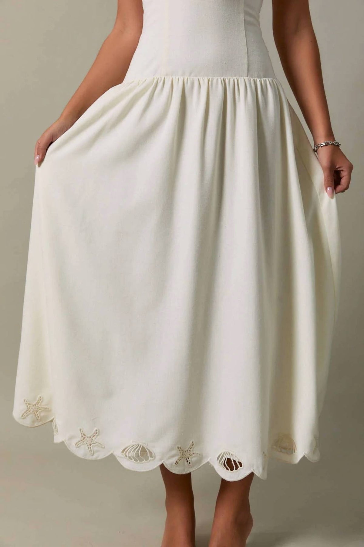 Le Lis - Seashell Scallop Embroidered Midi Dress