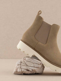 Oasis Society - Women's Gianna Chunky Sole Chelsea Boot