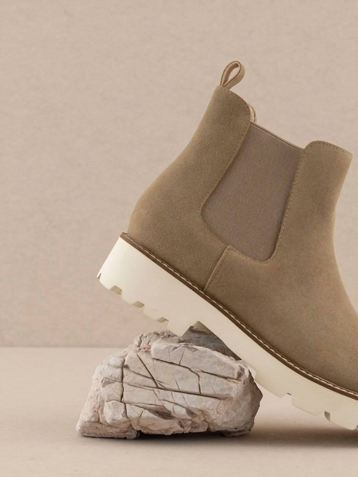 Oasis Society - Women's Gianna Chunky Sole Chelsea Boot