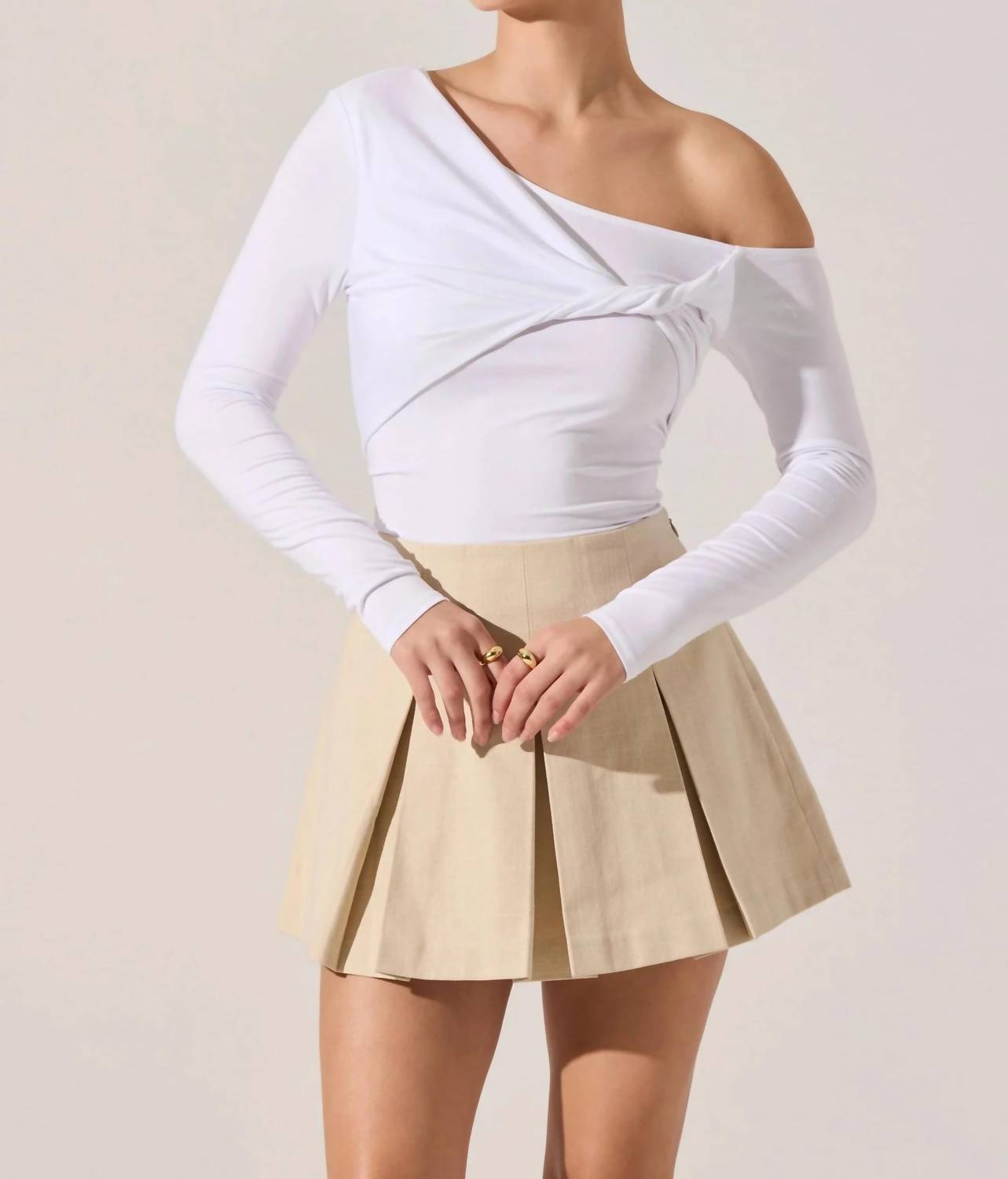 Astr - Kora Twist Front Long Sleeve Top
