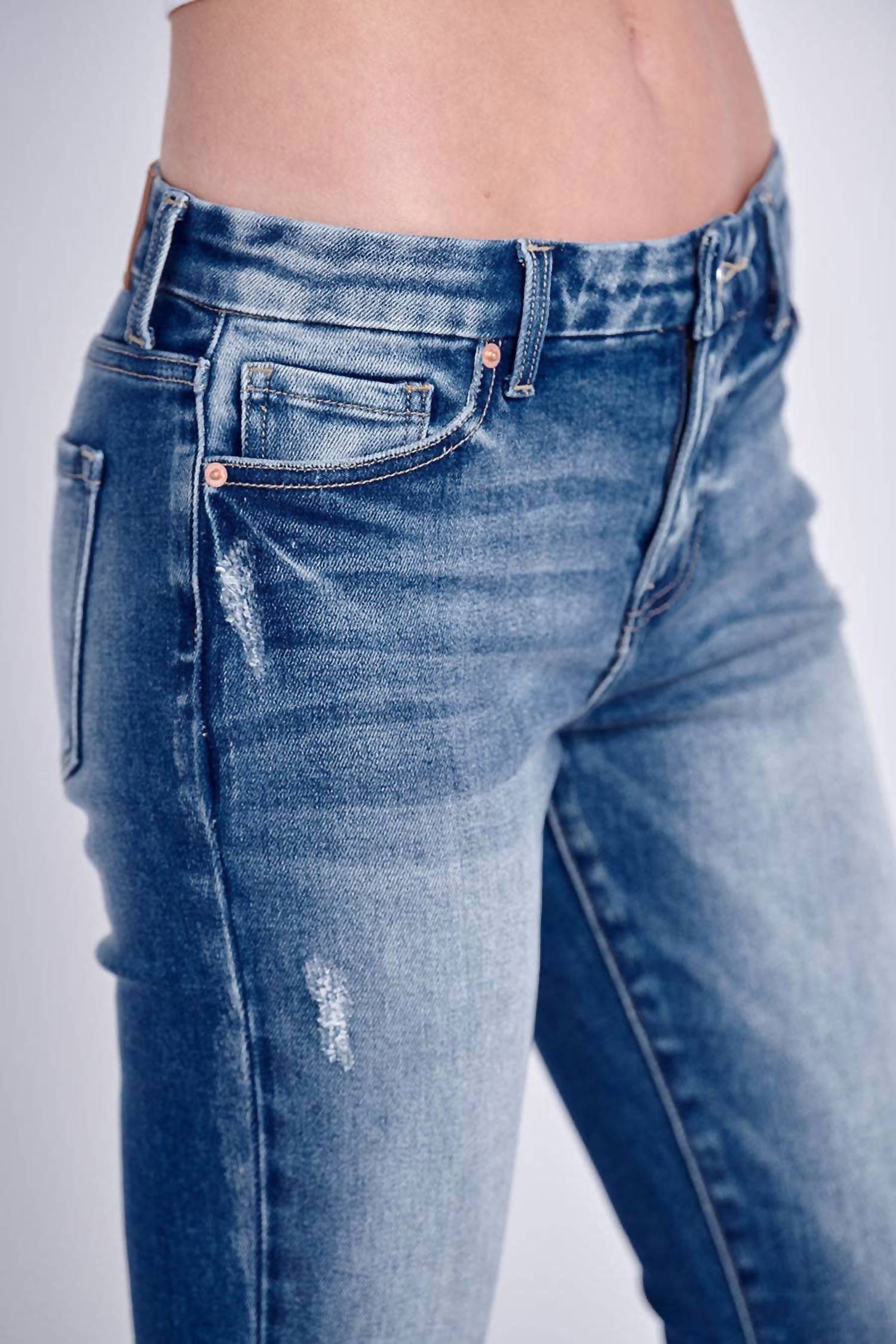 Artemis Vintage - Women's Frayed Hem Jeans