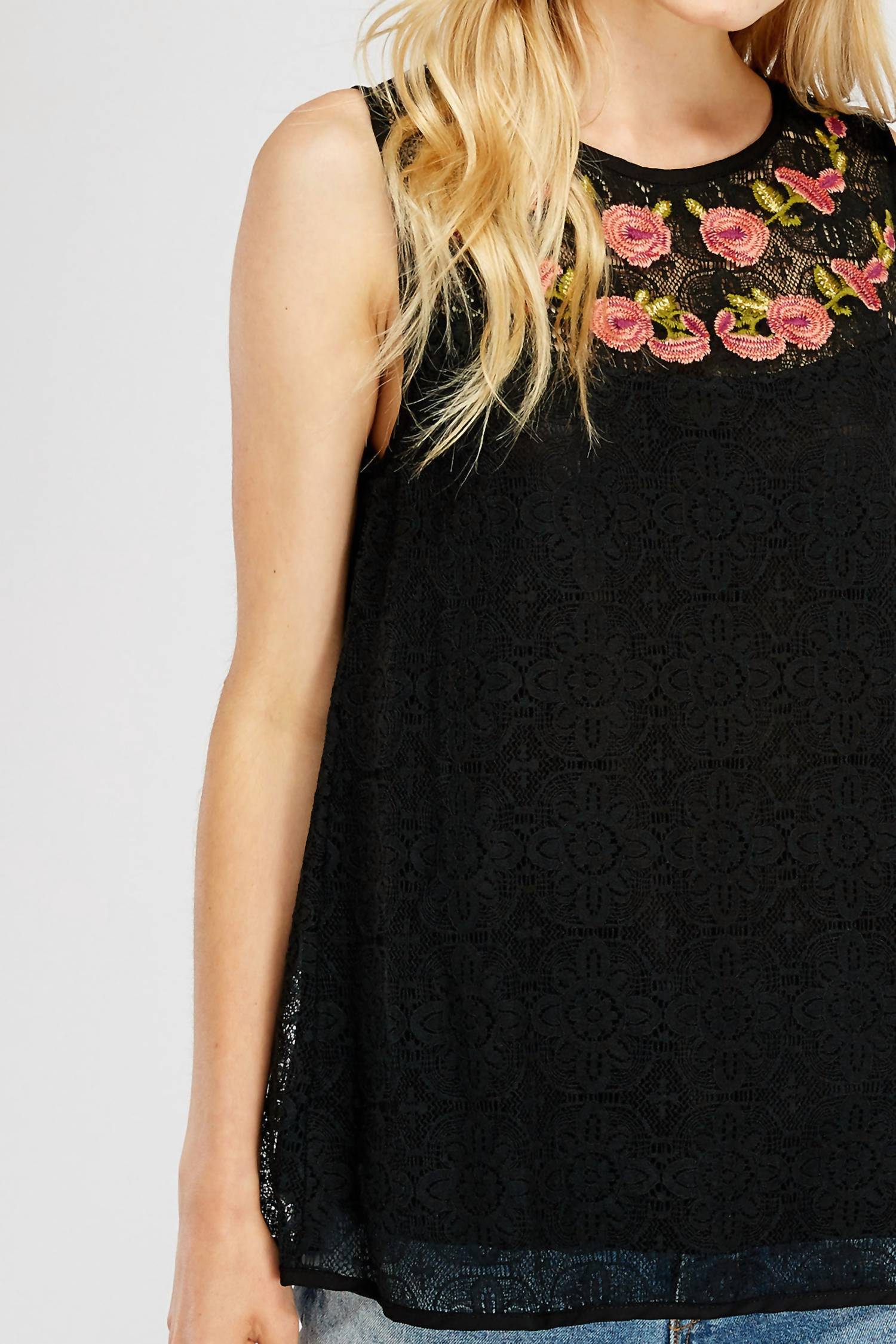 Entro - Floral Embroidered Lace Top
