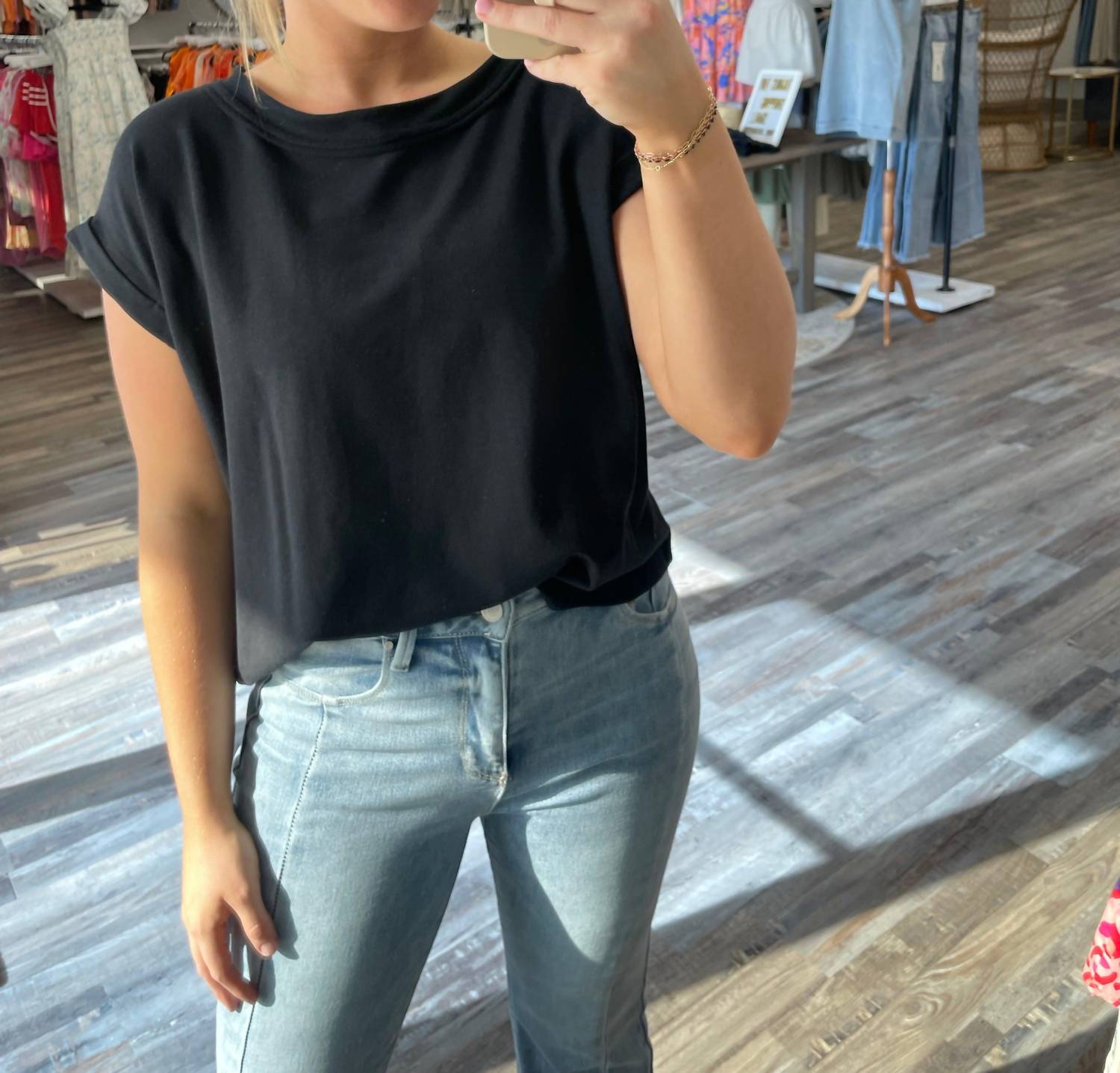 Le Lis - Raw Edge Tee