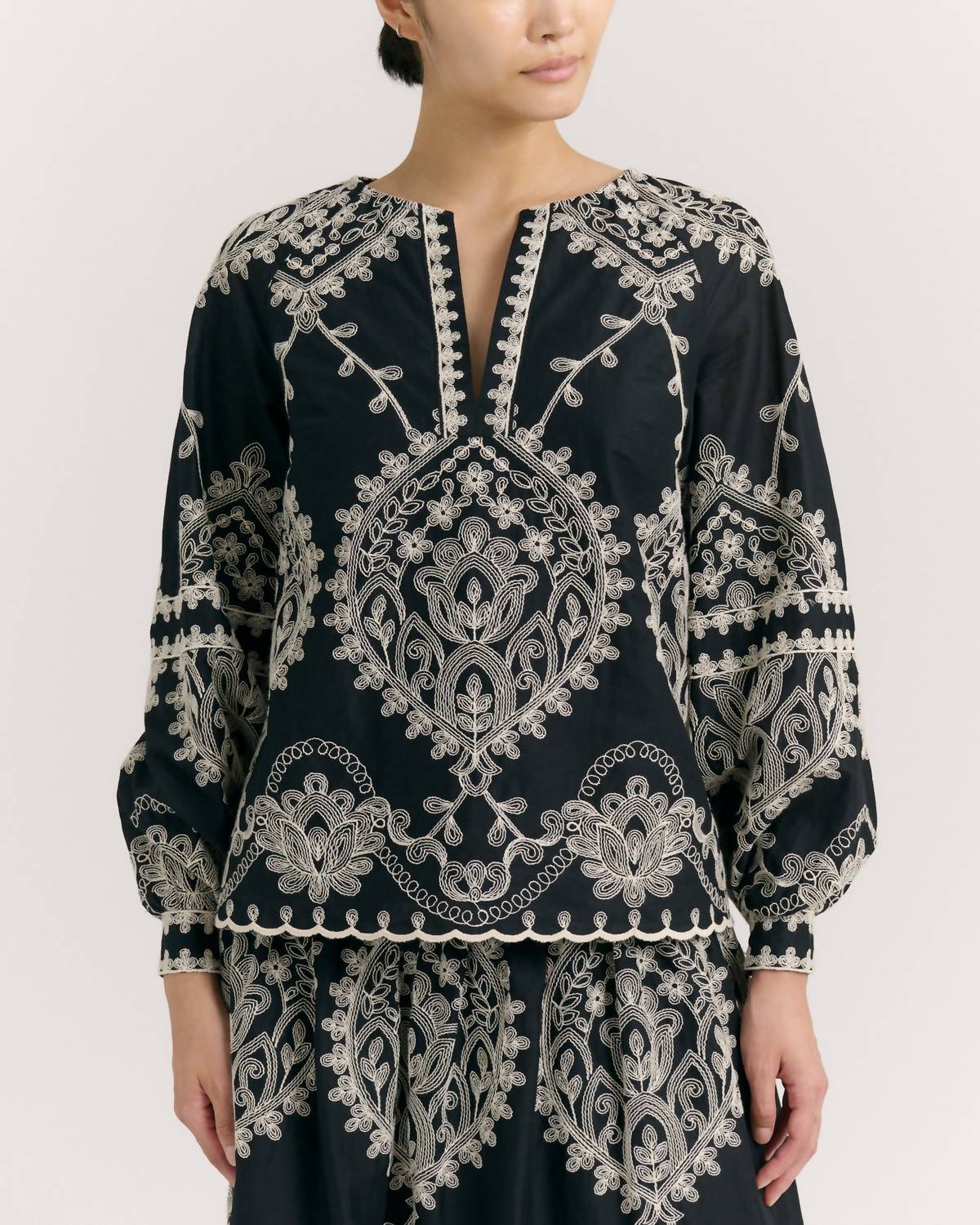 Cartolina Nantucket - Ynez Y-neck Top