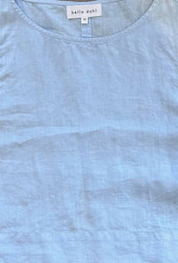 Bella Dahl - SLEEVELESS BOAT NECK SPLIT BACK TOP