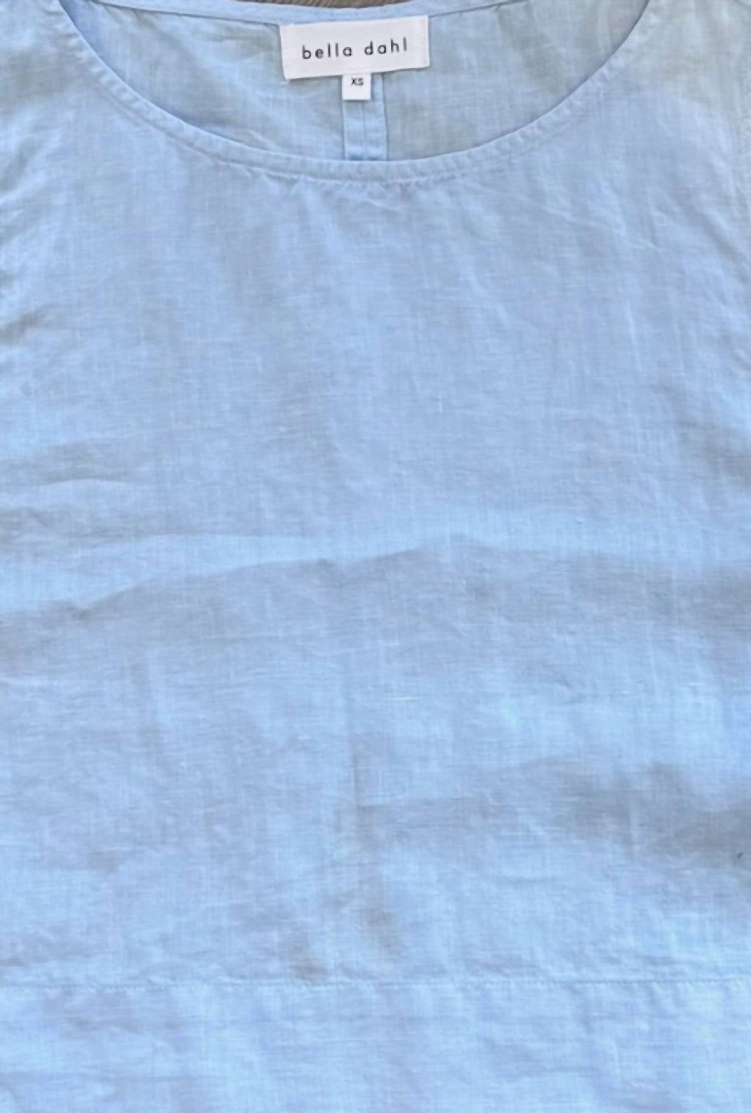 Bella Dahl - SLEEVELESS BOAT NECK SPLIT BACK TOP