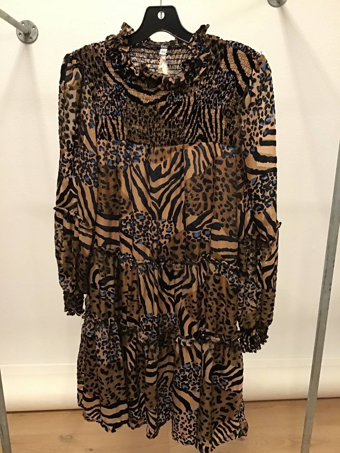 Ivy Jane - Women's Leopard Ruffle Neck Dress
