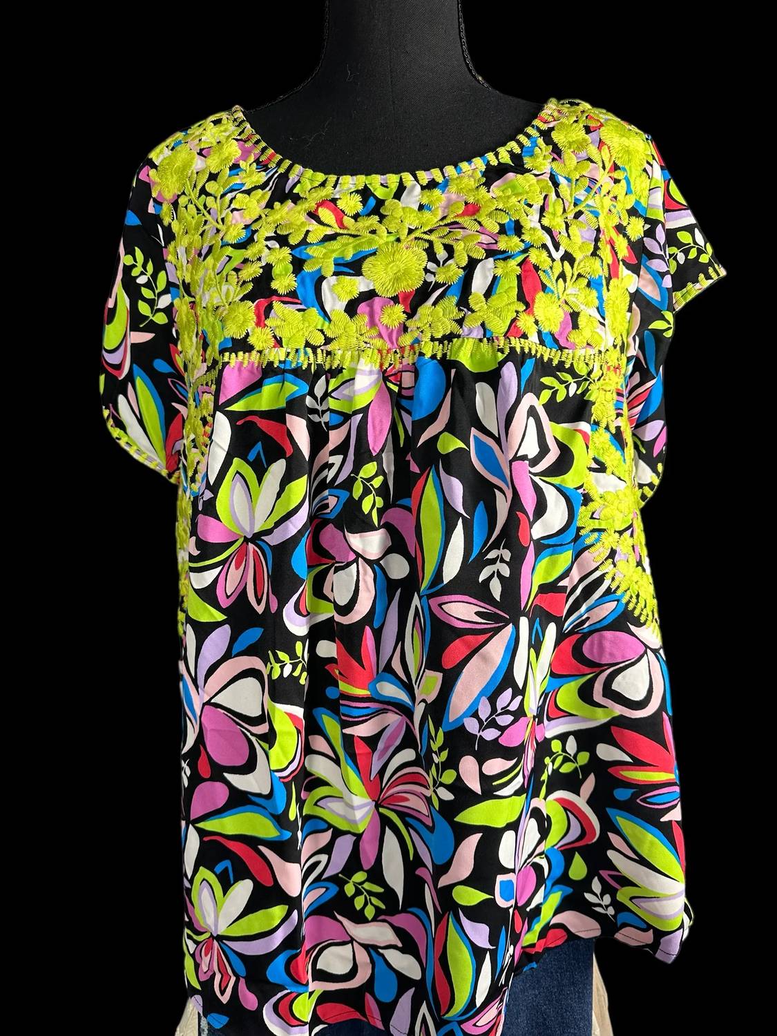Savanna Jane - Women's Embroidered Top