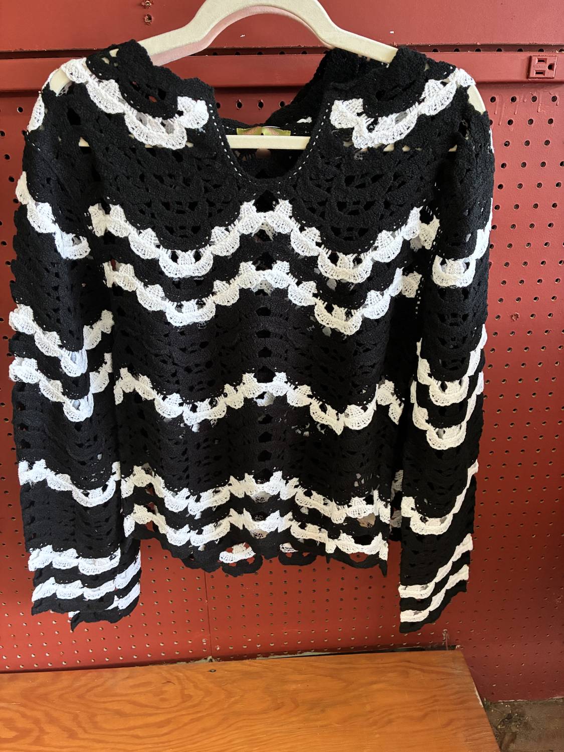Dream Kiss - Women's Scalloped Crocheted Top