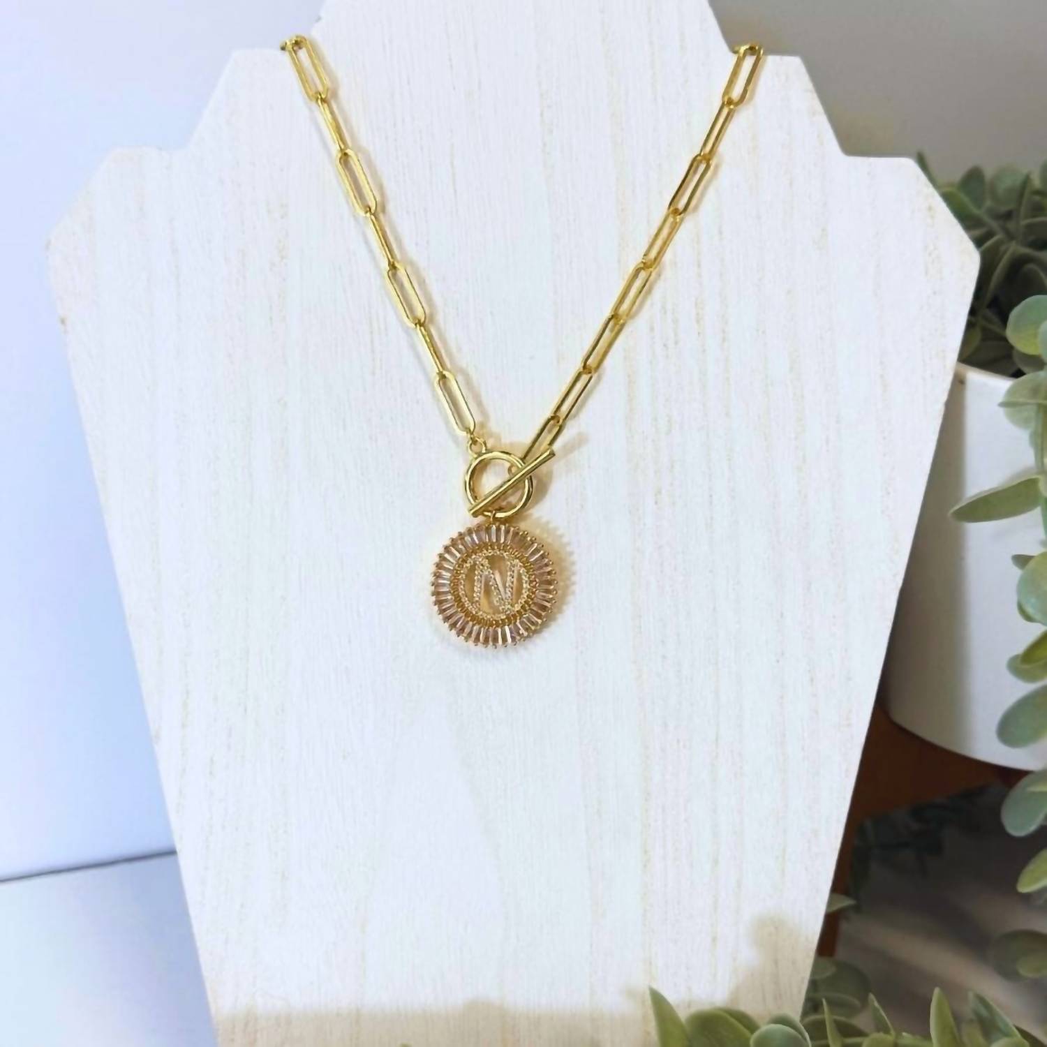The Sis Kiss Women's Paperclip Radiant Initial Necklace in gold 2 - women's jewelry