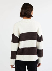 Bella Dahl OVERSIZED V-NECK SWEATER in frost and fawn 1 - women's sweater - detail view