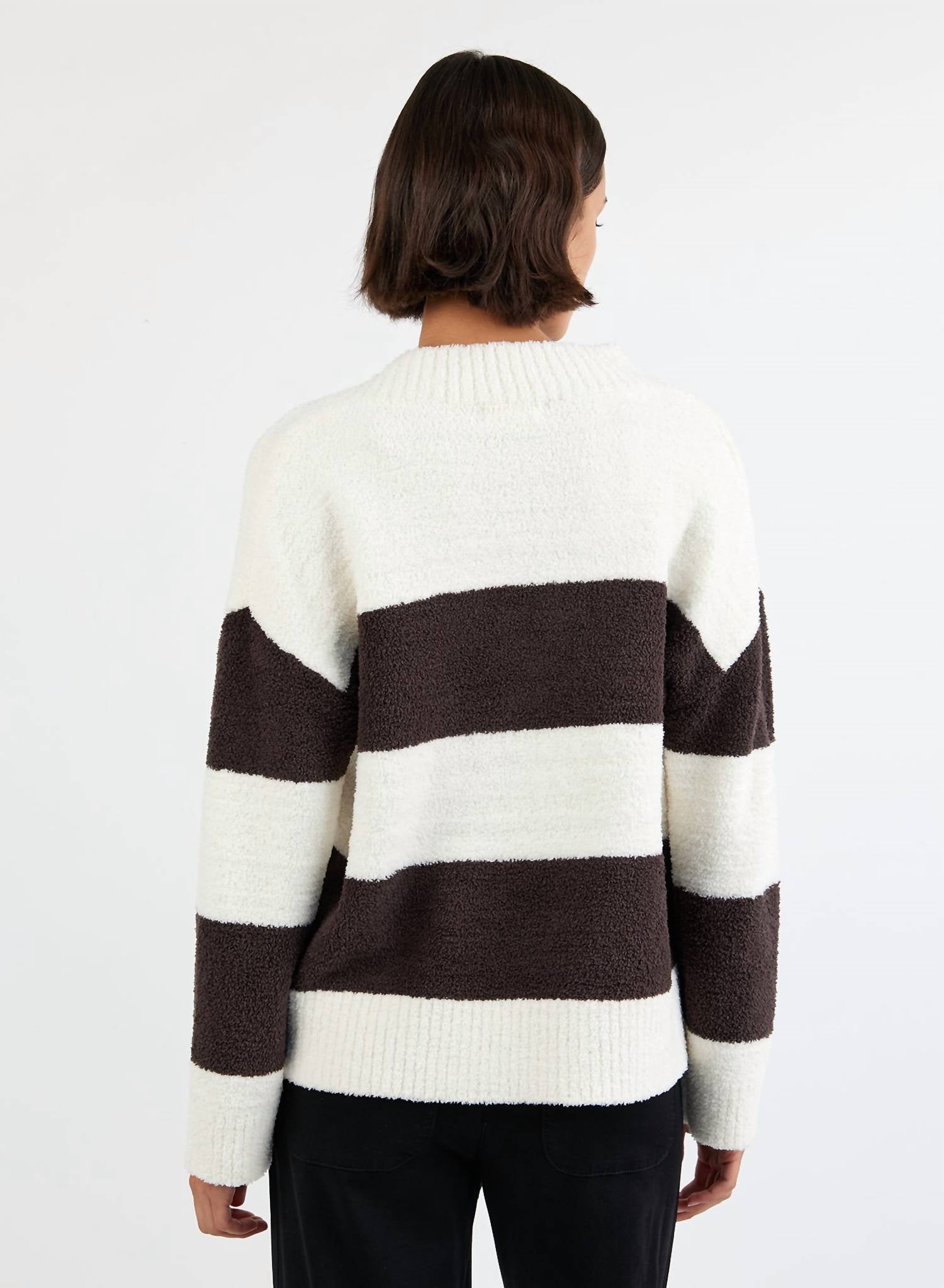 Bella Dahl OVERSIZED V-NECK SWEATER in frost and fawn 1 - women's sweater - detail view