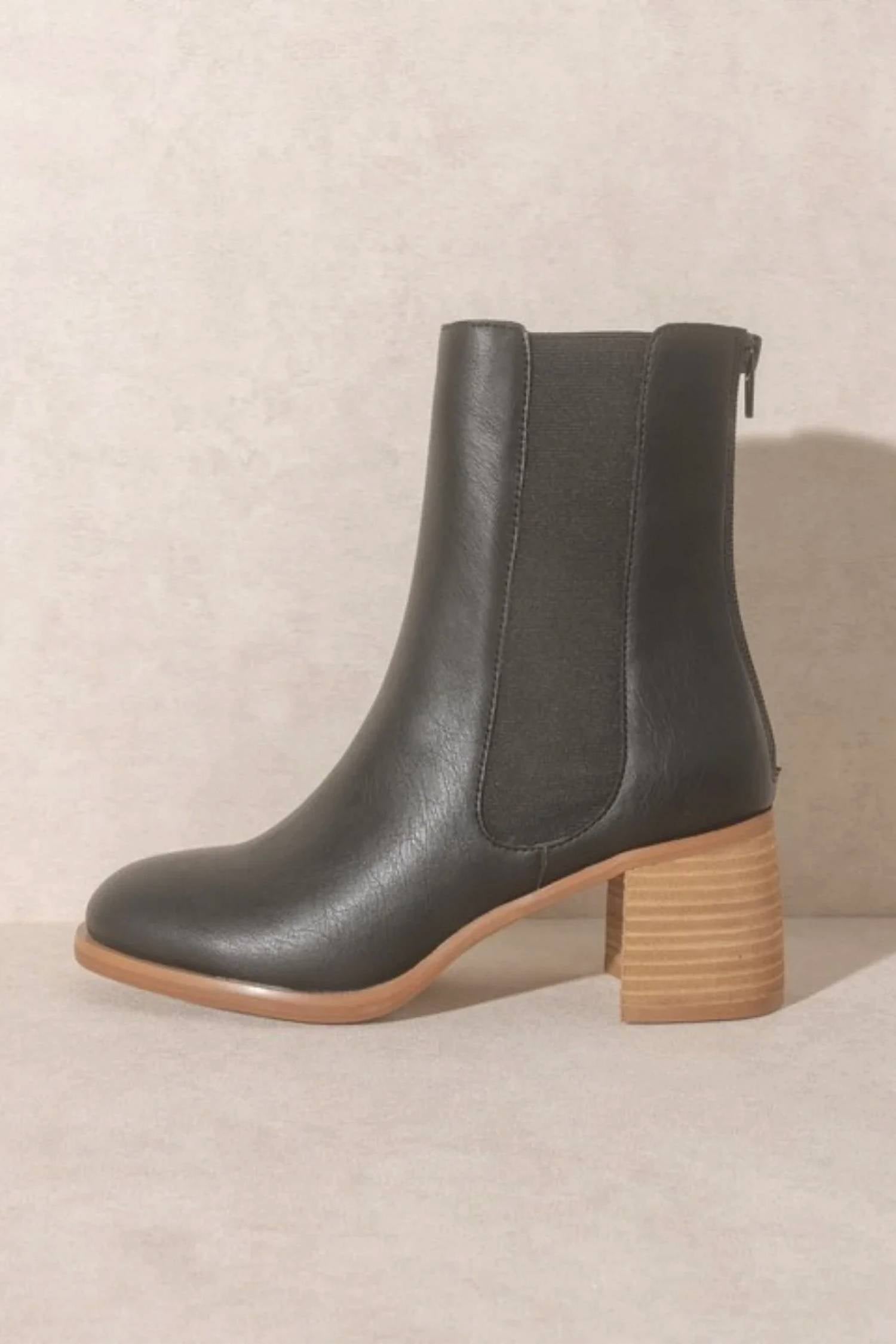 Oasis Society - Women's Cora Leather Bootie