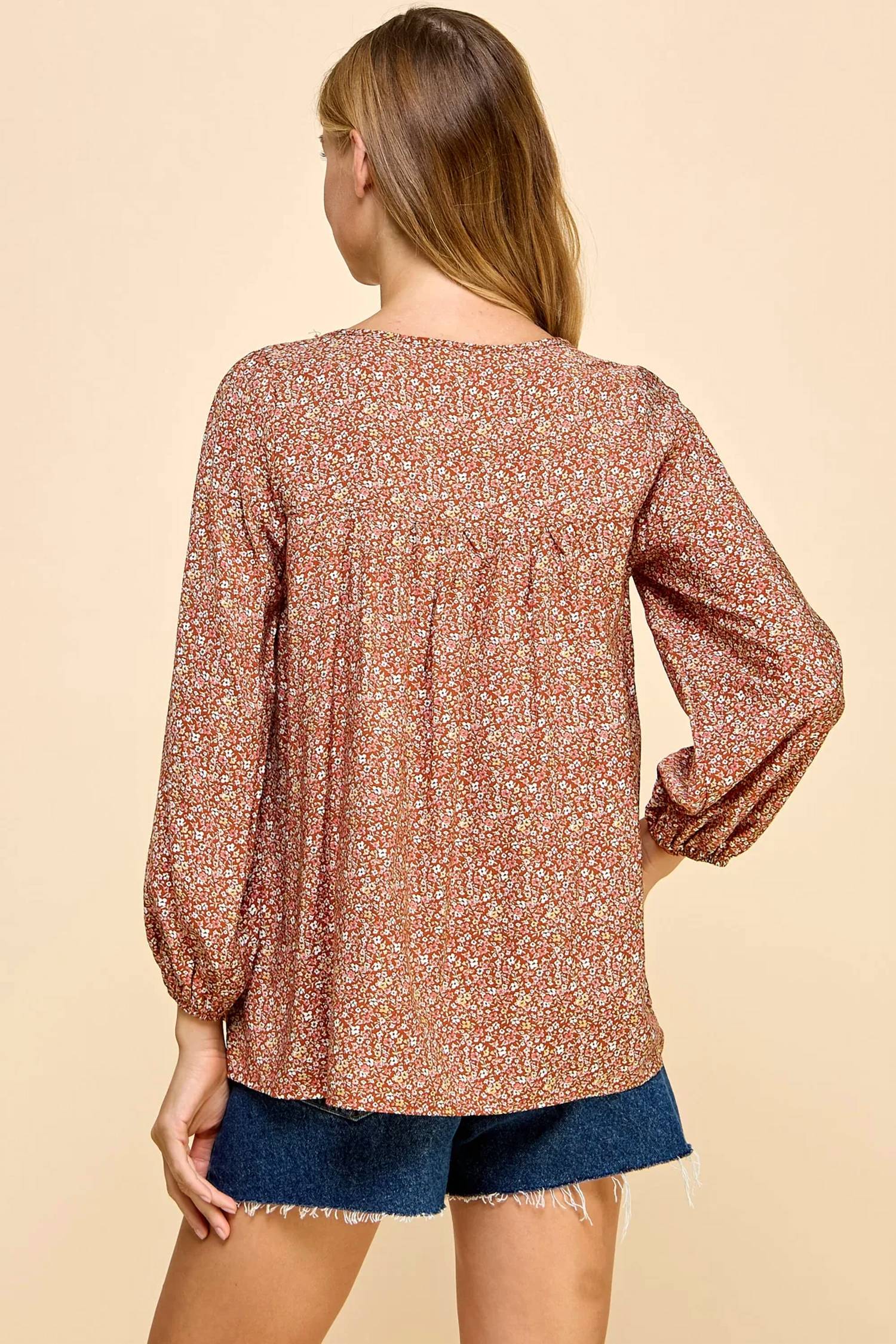 Les Amis - Floral Printed Top With V Neck Detail