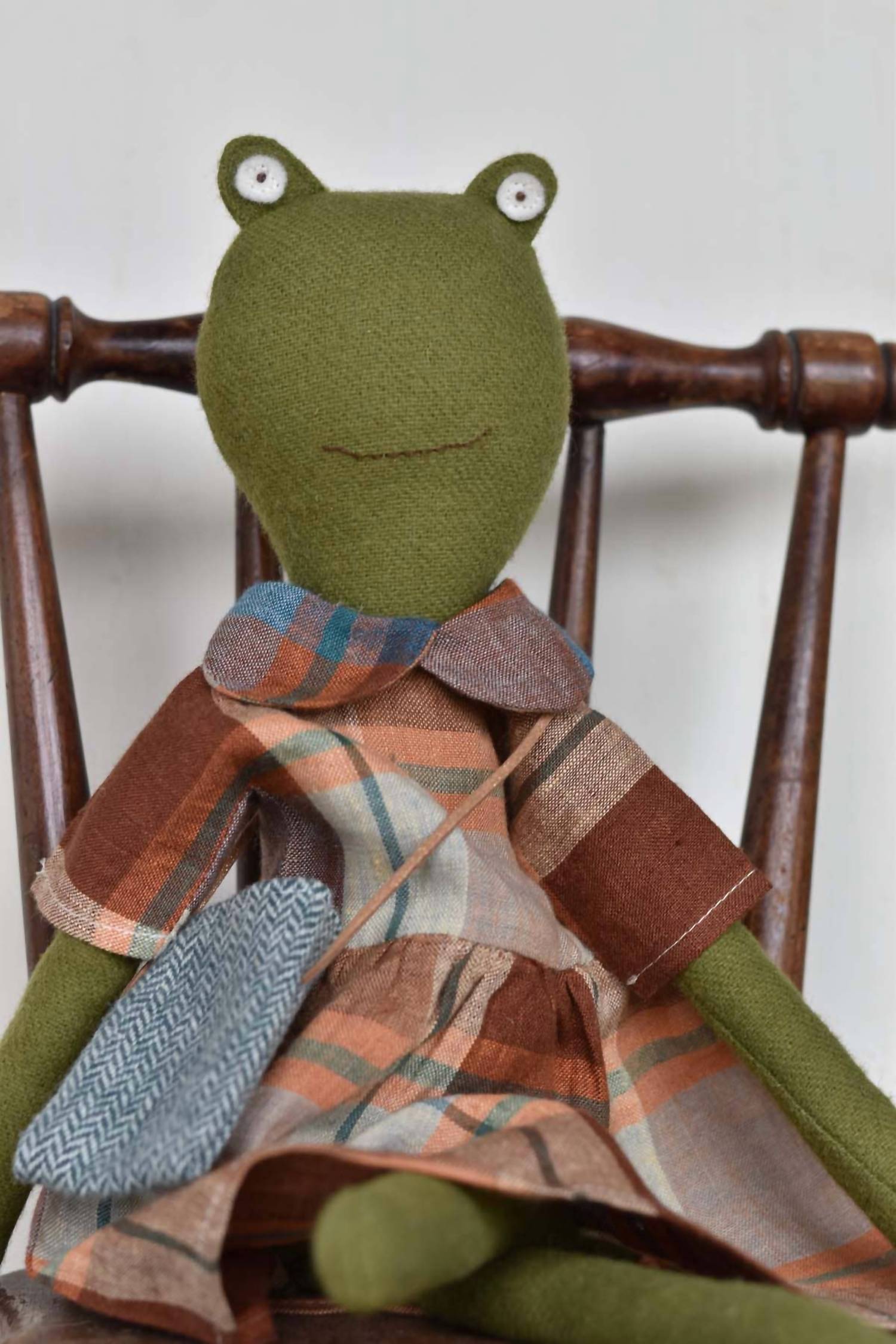 Woolgrass Farm - Fern The Frog Doll With Plaid Dress