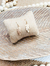 Trendy Wholesale - Women's Feather Dangle Earrings
