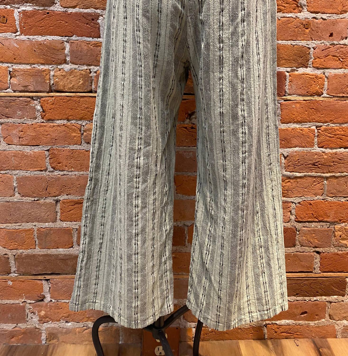 Cut Loose - Women's Easy Crop Linen Stripe Pants