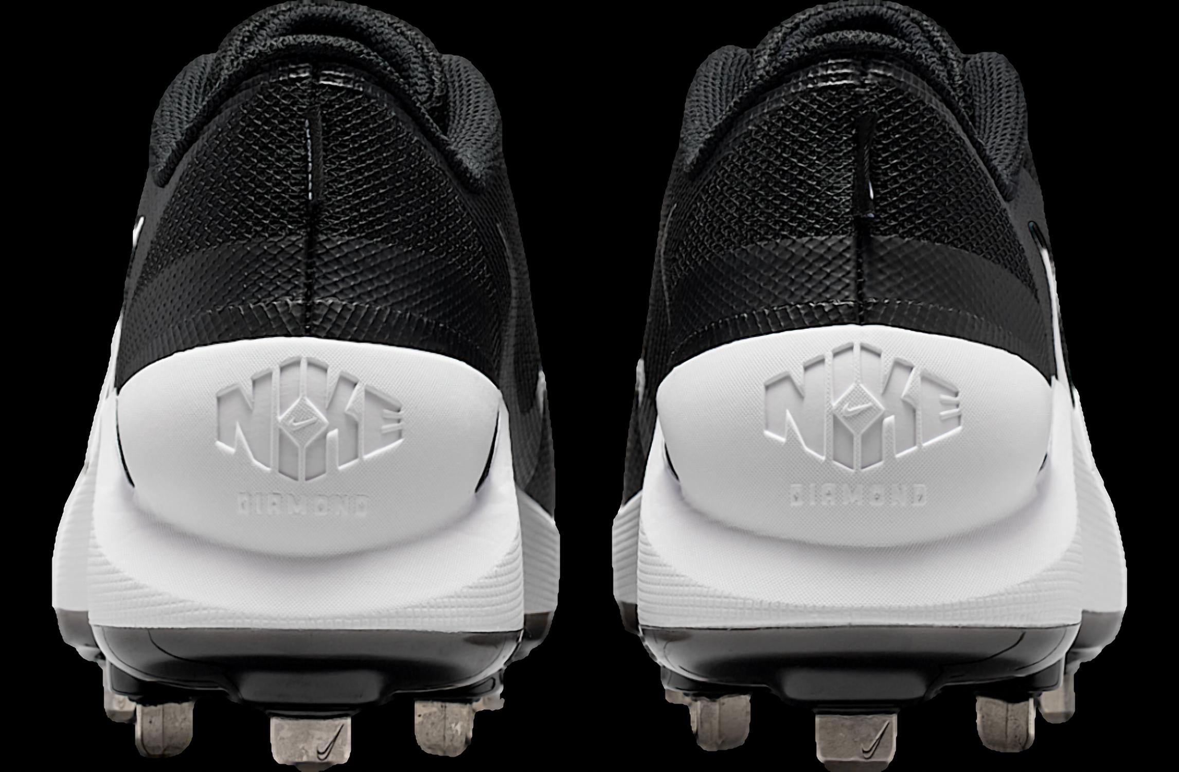 Nike - Men's Diamond Showcase Mtl Cleats Sneaker