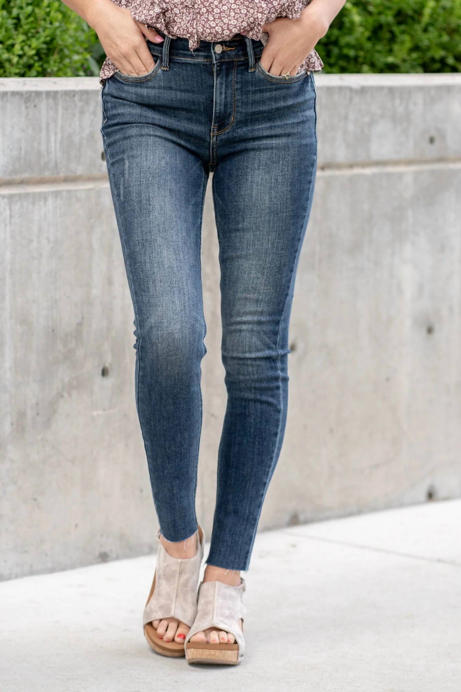 Judy Blue - Women's Mid Rise Vintage Raw Hem Skinny Jeans