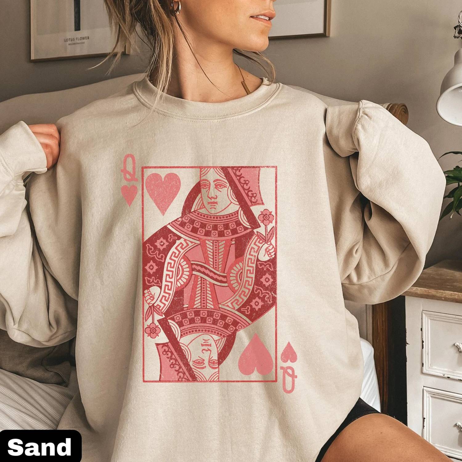 Shoppe Shc - Queen Of Hearts Valentine Graphic Crewneck Sweatshirt