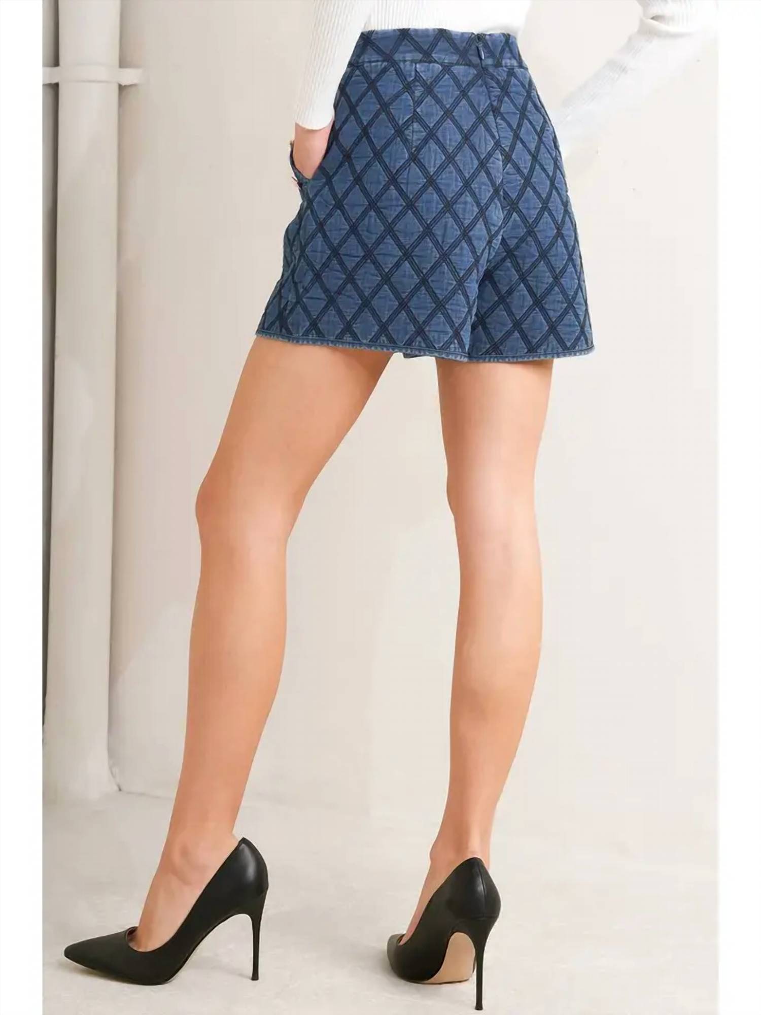 Flying Tomato - A Quilted Woven Short