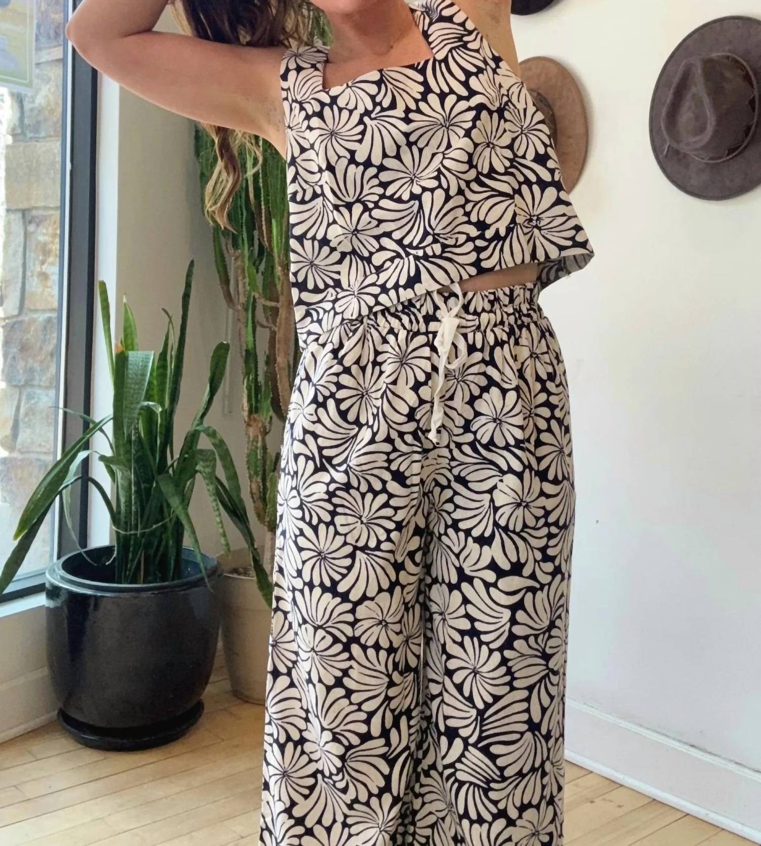Nary - Square Neckline Tank Top