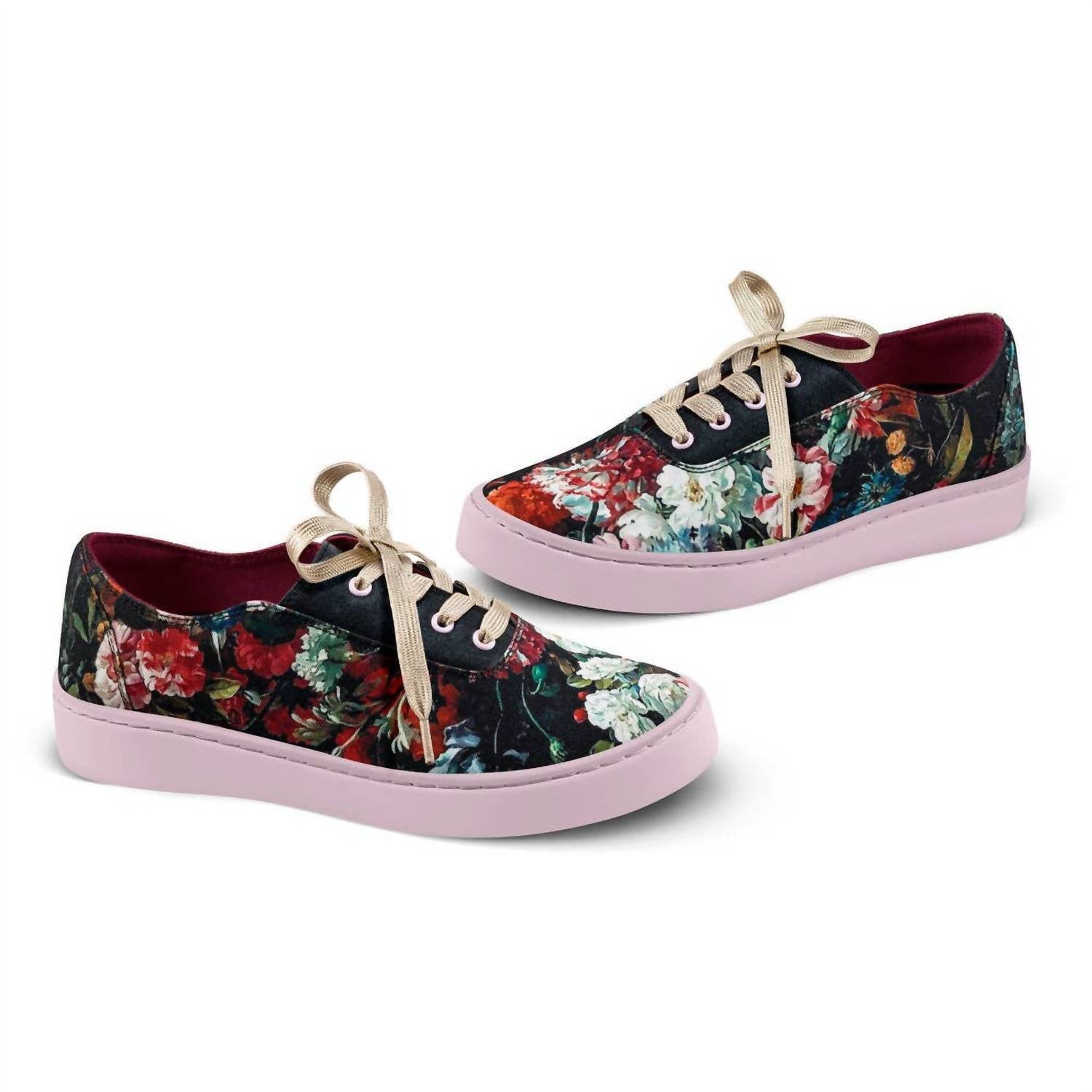 Hot Chocolate Design - Women's Charlotte Casual Sneaker