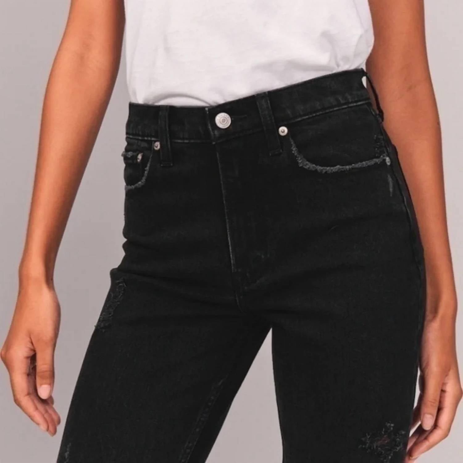 Abercrombie & Fitch - High Rise Mom Jeans