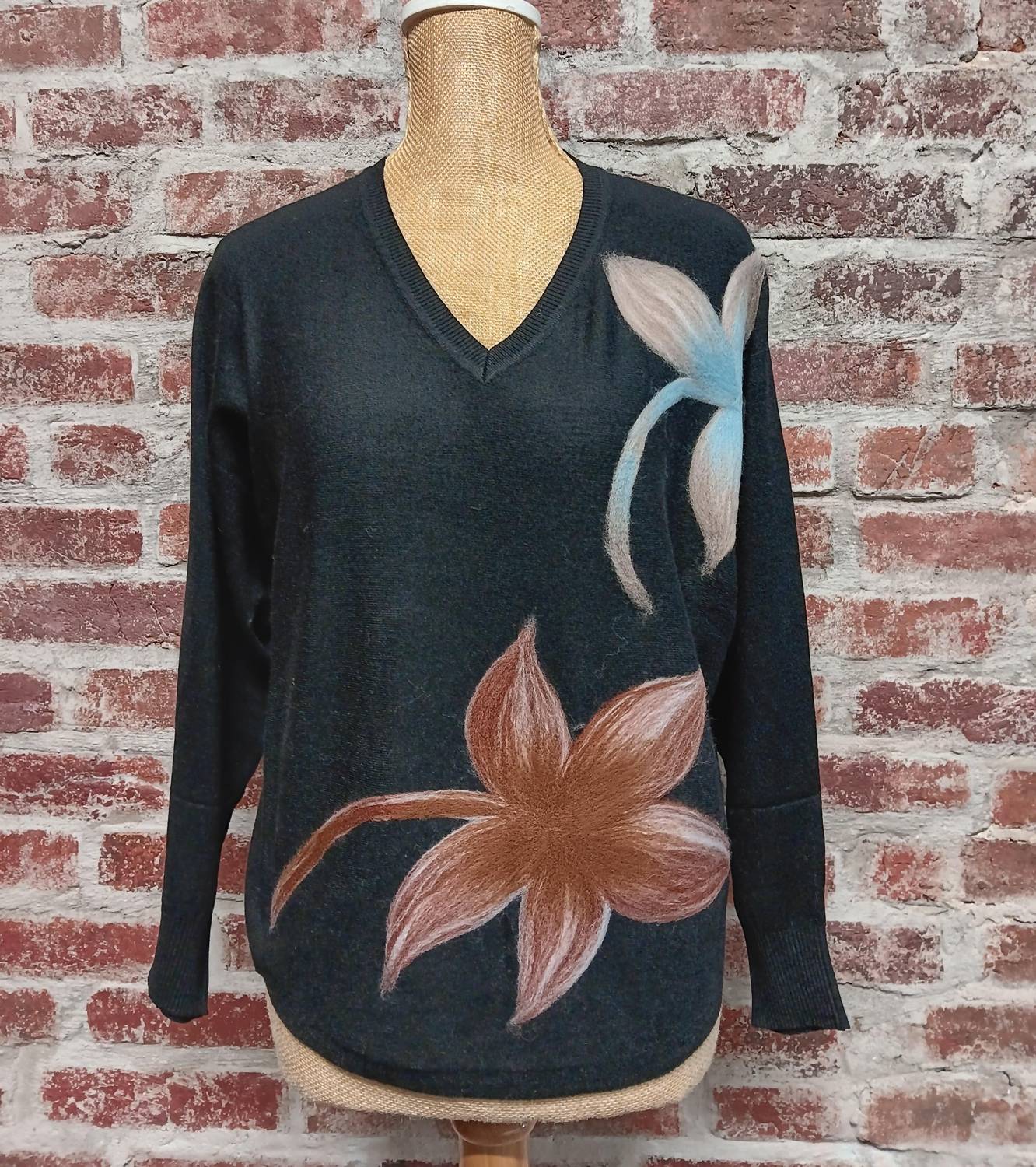 Keren Hart - Floral Embroidered Pullover