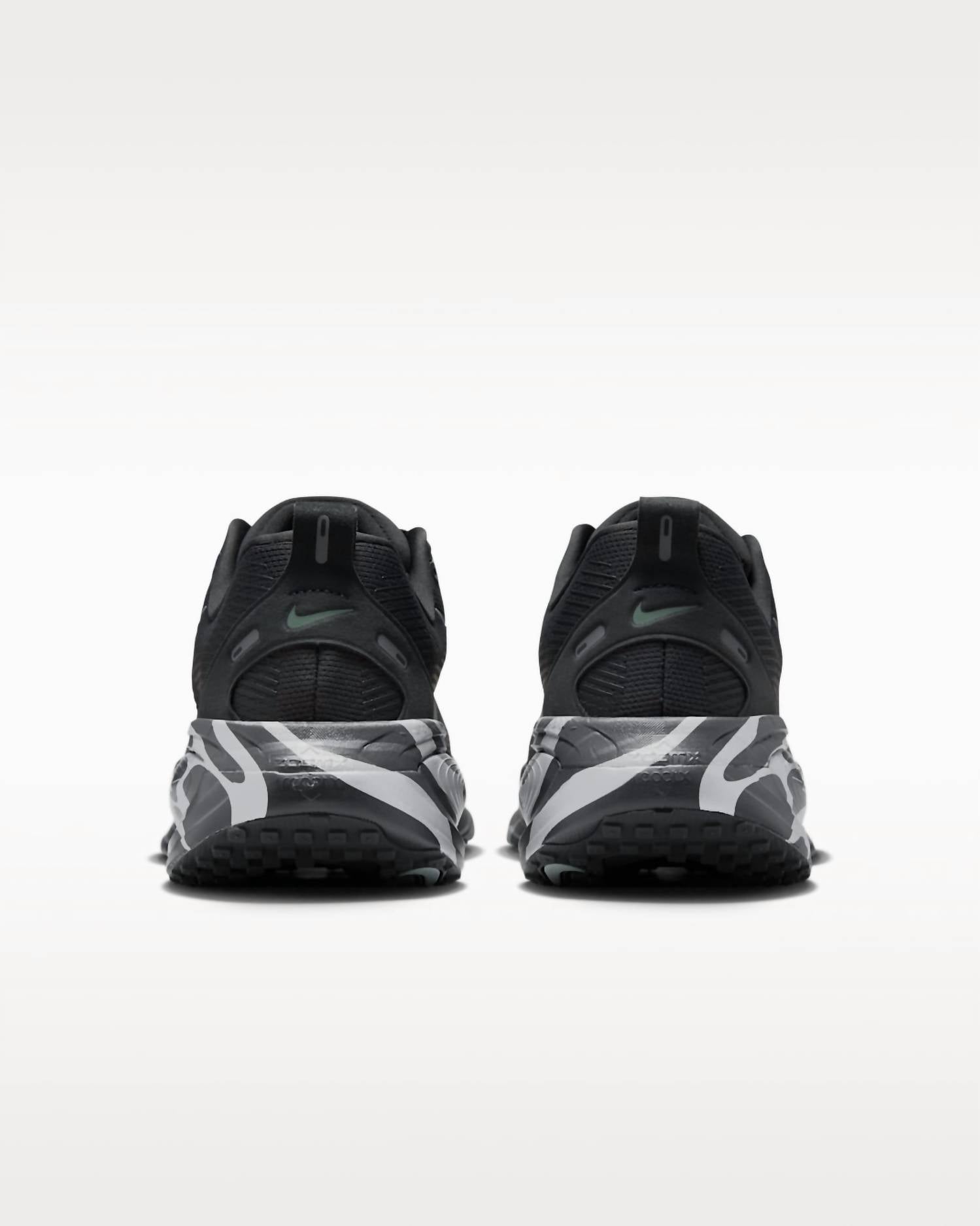 Nike - Men's Vomero 18 Road Running Shoes