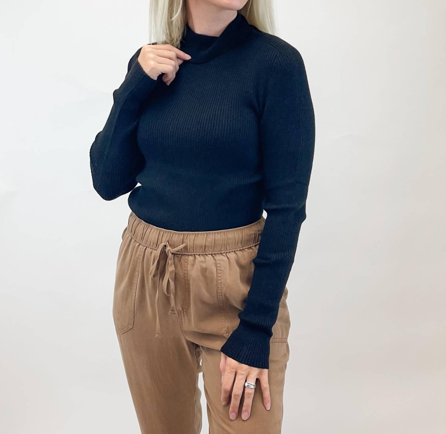 Bluivy - Wholegarment Mock Neck Ribbed Knit Top