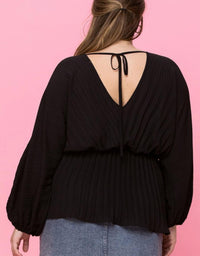 Oodi - Solid Pleated Silky Fabric Top