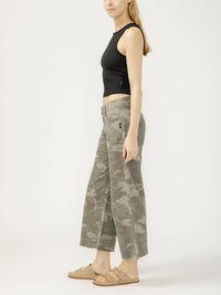 Silver Jeans Co - Suki Mid Rise Cropped Wide Leg Jeans