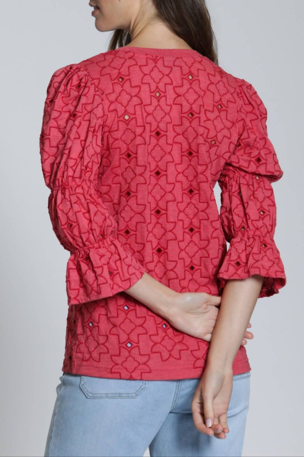 Apny - Eyelet Grace V Neck Shirt