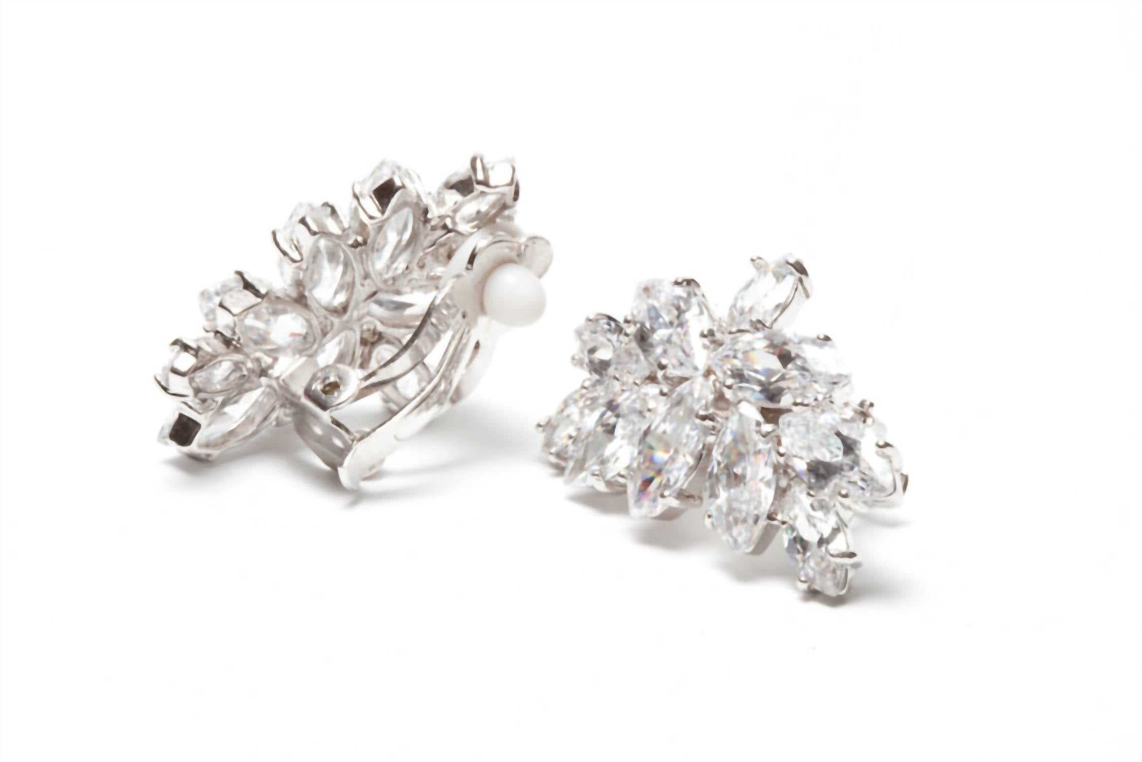 Avenue Chic - Women's Bridal Leaf Earrings