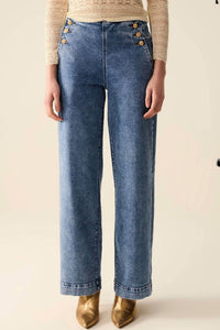 Q2 - Wide Leg Jeans With Button